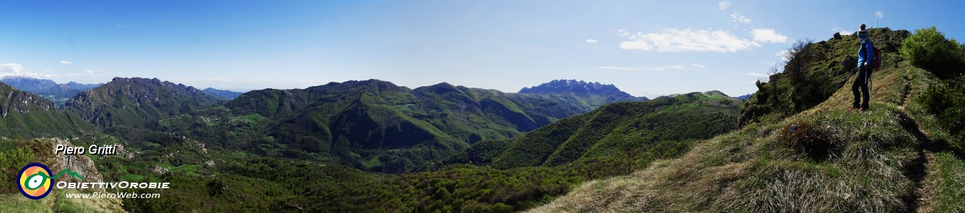 36 Panoramica su Val Taleggio e verso Resegone.jpg